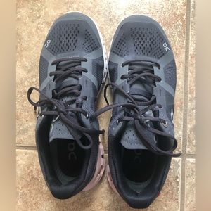 On Cloudflow Running shoes